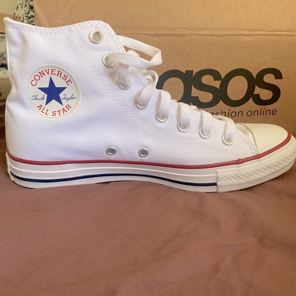 Brand new never worn night top converse.